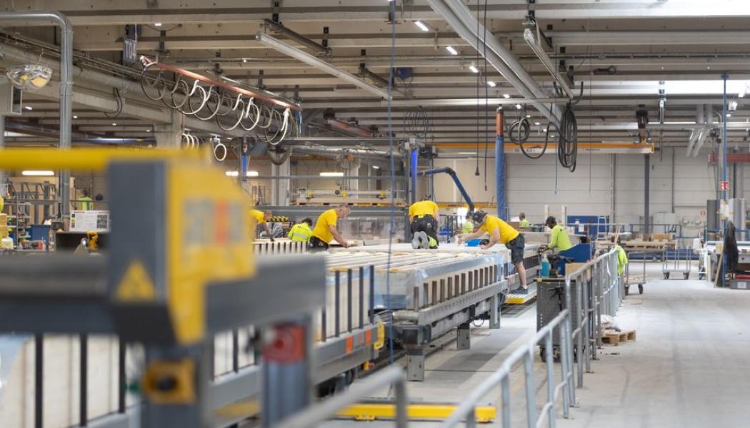 Trämodulerna produceras i Moelven Byggmoduls fabriker i både Värmlandsbro och Torsby. Pressbild: Moelven