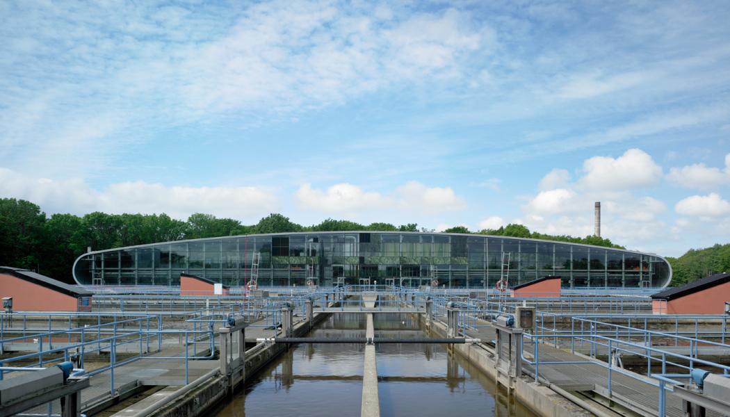 Skivfilteranläggning på Ryaverken i Göteborg. Foto: Bert Leandersson/Wikimedia Commons/https://commons.wikimedia.org/wiki/File:Skivfilteranl%C3%A4ggning_Gryaab_KUB_arkitekter.jpg