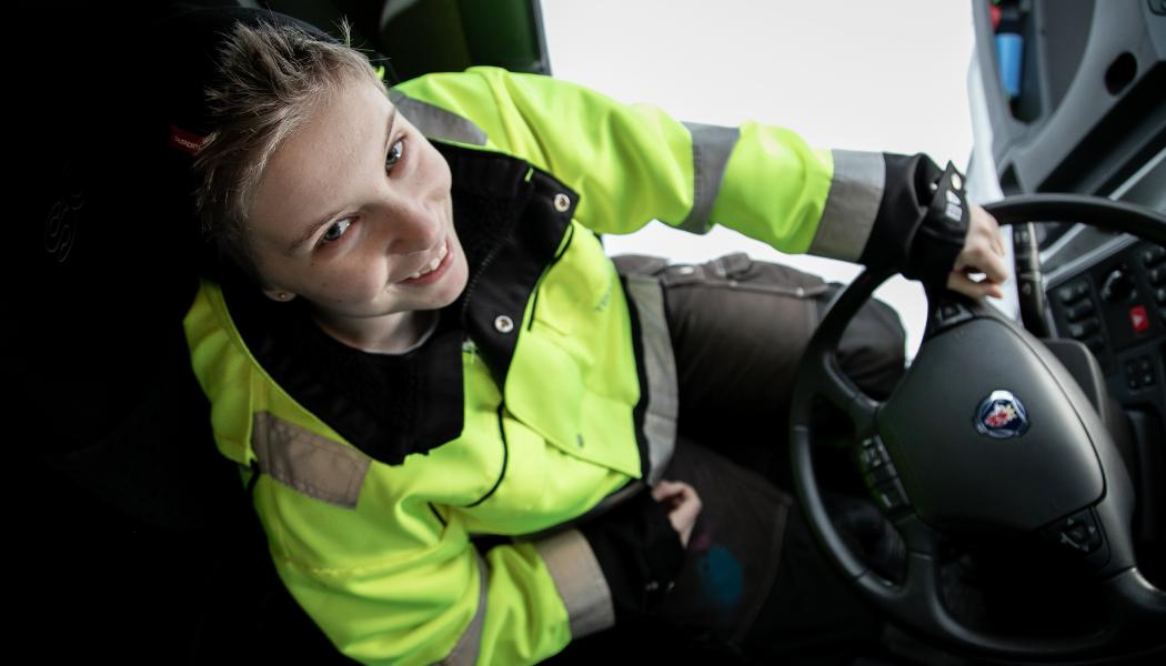 Sverige har över 100 transportgymnasier och sex av dem som kan bli Årets Transportskola 2025. Foto: TYA