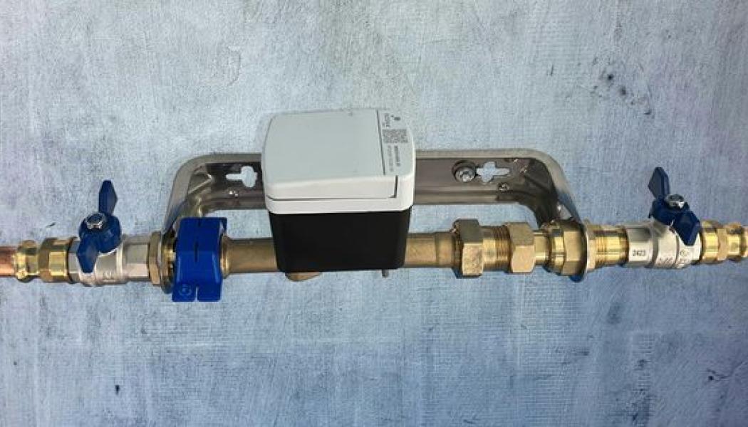 Digital vattenmätare av den modell som kommer att installeras hos alla med kommunalt dricksvatten i Uppsala kommun med start 2026. Foto: Uppsala Vatten