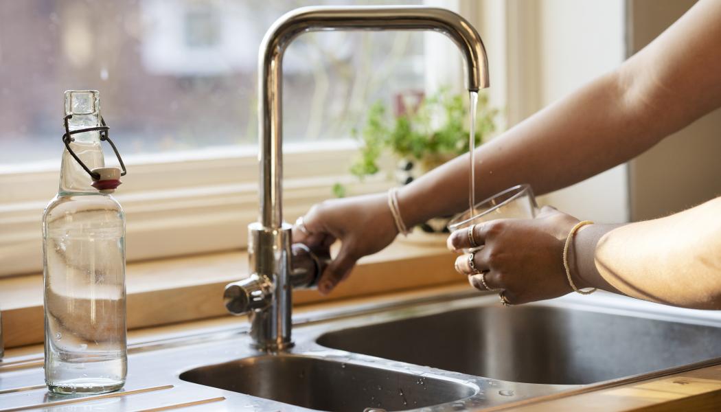 – Den som orsakar föroreningar i vattnet ska betala för den extra kostnad som uppstår för reningen, säger Svenskt Vattens vd Pär Dalhielm. Foto: Svenskt Vatten