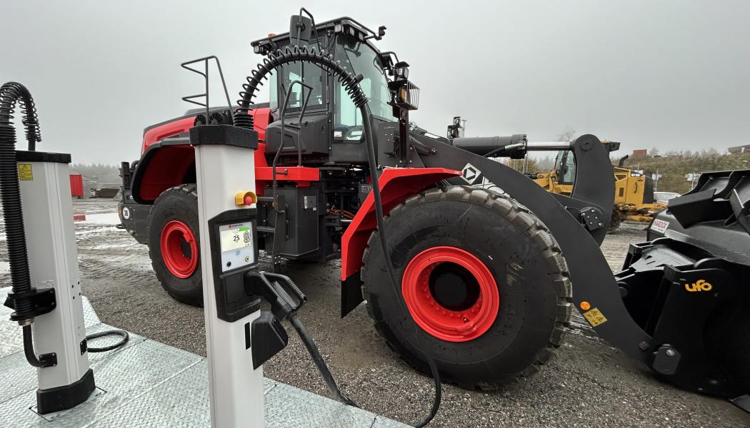 Lastare och laddare vid öppnandet i Vallentuna Foto: Veidekke