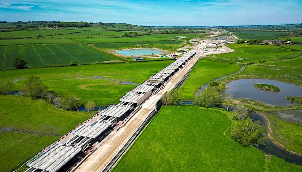 Viadukten, som är belägen nära Aylesbury i Buckinghamshire, är ett av de mest tekniskt utmanande byggprojekten i HS2:s historia. Foto: HS2
