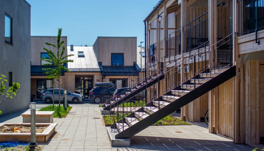 Kvarteret får tio radhusbostäder med fyror och femmor. Samtliga hus är gestaltade i samklang med de punkthus som sedan tidigare står i kvarteret.
