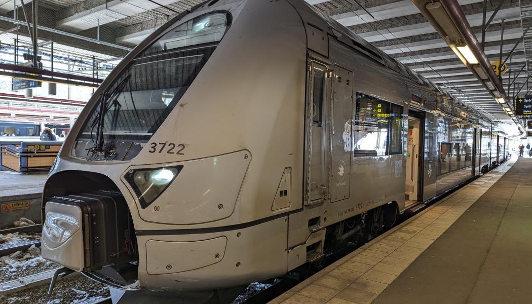 SJ X40 mot Göteborg på Stockholms central. Foto: AleWi/Wikimediacommons/https://commons.wikimedia.org/wiki/File:SJ_X40,_Stockholm_C,_20230312.jpg