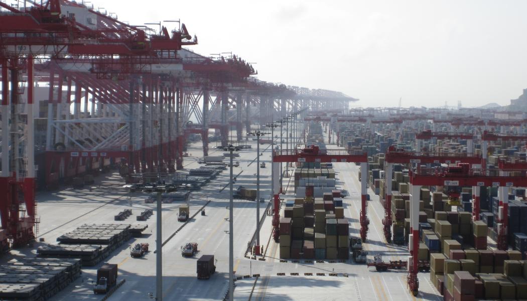 Shanghais containerhamn Yangshan är en av importhubbarna för koppar. Foto: Reb42/Wikimedia Commons
