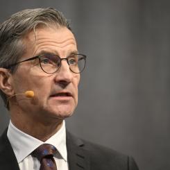 Fredrik Sandberg/TT: Riksbankschef Erik Thedéen håller tal. Arkivbild