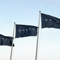 Eftersom fabriken ska byggas ut etappvis och då batteritillverkning har ansett utgöra ”ett väsentligt samhällsintresse” har bolagen har beviljats ovanligt lång arbetstid och igångsättningstid om 20 år. Foto: Volvo