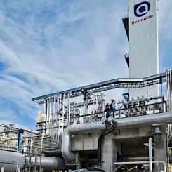 Den globala miljöorganisationen Environmental Defense Fund (EDF) genomförde en omfattande studie av vätgasutsläpp vid större infrastrukturanläggningar, med hjälp av högprecisionsinstrument. Fyra tunga aktörer inom industrin står bakom projektet. Oljejättarna Shell och TotalEnergies samt industrigasbolagen Air Products och Air Liquide gav sitt godkännande till att forskare från EDF:s samarbetspartneruniversitet i USA och Nederländerna för mätningar vid deras anläggningar. Företagen bidrog dessutom med driftsinformation som gav viktig kontext till forskningen. Foto: Luftreningsanläggning. Photo: Air Liquide