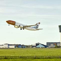 Norwegian utnyttjar sin option att beställa ytterligare 30 Boeing 737 MAX 8, vilket ökar den totala ordern till 80 flygplan. Leveranserna ska vara klara senast 2031. Foto: Norwegian