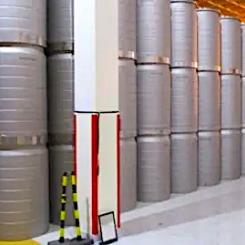 En behållare med plutoniumrester har för första gången bearbetats till en stabil avfallsform i Storbritannien, enligt den brittiska kärnavfallsmyndigheten.
Bildkälla: NDA