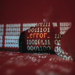 Enligt KPMG:s globala cybersäkerhetsrapport behöver organisationer ta hänsyn till att AI både utgör ett akut cyberhot och fungerar som ett verktyg för försvar. Foto: Jayson Hinrichsen/Unsplash