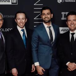 ANDRITZ prisas för AI-styrsystem i internationell gruvtävling. Andritz -team från vänster: David Garofalo, vd Goldcorp, Arthur Gooch, innovationschef ANDRITZ, Sohail Nazari, ansvarig för digital transformation vid ANDRITZ, samt konferencier Rick Mercer. Foto: Andritz Ag