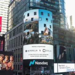 Blykalla och Oklo firar på Times Square i New York. Bild: Blykalla.