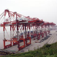 Containerterminal i Shanghai. Foto: Bruno Corpet (quoique)/Wikimedia Commons