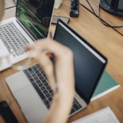 Rapporten visar att andelen angrepp i rapporteringen är låg, men att utvecklingen globalt går mot mer avancerade och omfattande attacker. Foto: Myndigheten för civilt försvar