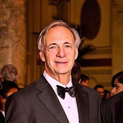 – Geopolitisk maktförskjutning till förmån för stormakterna gör Europa ännu mer sårbart, säger den amerikanske investeraren Ray Dalio. Foto: Wikipedia Common. Kredit: Locksteel888