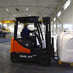 Separerad sällsynt jordartsprodukt förbereds för leverans vid Neos Silmet-anläggning i Estland. Foto: Neo Performance Materials