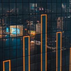 Nedgången drivs främst av byggbranschen samt hotell- och restaurang, medan detaljhandeln visar en svag ökning. Foto: Timelab/Unsplash