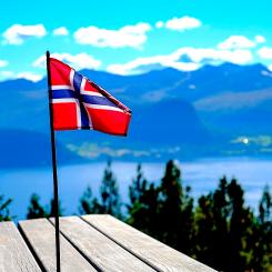 Den norska regeringen skjuter återigen upp den omstridda klimatskatten på naturgas och propan för industrin. Foto: Creative Commons Lic. Pixabay