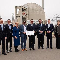Överenskommelsens parter vid avstängda tyska kärnkraftverket Biblis. Foto: Hessian State Chancellery