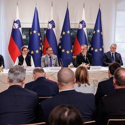 Regeringen i Slovenien – premiärminister Robert Golob i samband med beskedet om planprocessen för ny reaktor i Krško. Foto: Sloveniens regering