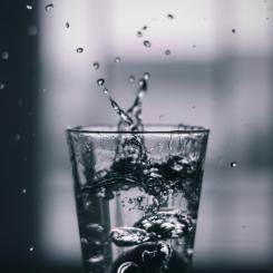 Den 1 januari 2026 införs nya gränsvärden för dricksvatten enligt LIVSFS 2022:12. Foto: andrew r /unsplash