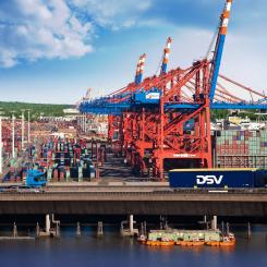 Kommissionen har särskilt granskat hur sammanslagningen kan påverka konkurrensläget på marknader för väg-, sjö- och flygtransporter samt kontraktslogistik inom det Europeiska ekonomiska samarbetsområdet. Foto: DSV