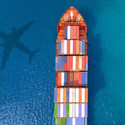 I en ny rapport granskar Transportstyrelsen hur de svenska sjö- och luftfartsmarknaderna kan påverkas av omvärlden.
Bild: Adobe Stock