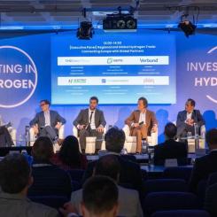 En paneldiskussion om regional och global vätgashandel vid konferensen Investing in Hydrogen 2025 i London. Foto: Leaders Associates