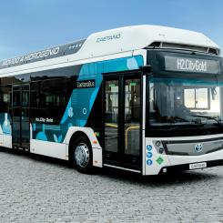 Vätgasbussen Caetano H2 City Gold besöker fyra svenska städer i vår.  Foto: Vätgas Sverige