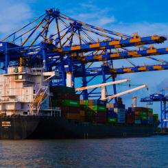 Hamnverksamhet i Kochi i delstaten Kerala, Indien. Foto: Kingsley Jebaraj/Unsplasy