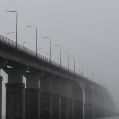 Ölandsbron sett från Kalmar till ön Öland, sedd från Svinö naturreservat. Foto: Fliesentisch Fotograf/Unsplash