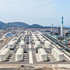 Kinesiskt raffinaderi i Dalian i provinsen Liaoning. Foto: China Petroleum and Chemical Industry