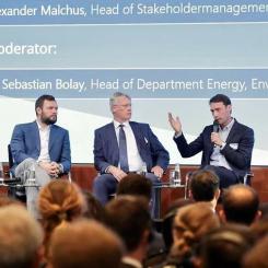 Kluttig, längst till höger, nyligen på scen under DIHK:s internationella vätgaskonferens i Berlin. Foto: DIHK