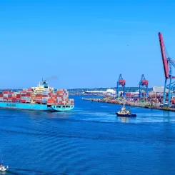 Större containerfartyg ändrar spelplanen. Foto: Lighthouse