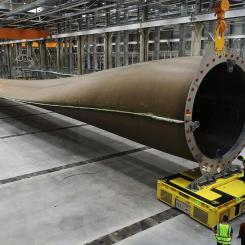 Situationen förvärras av flera tekniska missöden kopplade till LM Wind Powers produkter. Under 2023 rapporterades upprepade problem med bolagets rotorblad – bland annat vid det brittiska havsbaserade vindkraftsprojektet Dogger Bank, ett av världens största i sitt slag. Projektet har nyligen drabbats av nya förseningar, delvis på grund av de tekniska utmaningarna med turbinkomponenterna. Foto: LM Vind Powers.