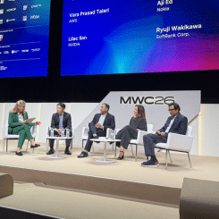 Bildtext: Panelen "Networks on Autopilot – When AI Takes the Wheel" på MWC 2026 i Barcelona samlade representanter från Nokia, Nvidia, AWS, SoftBank och Snowflake för att diskutera vad som krävs för att telekomnät ska kunna driva sig själva. Foto: Nicholas Christiansen.
