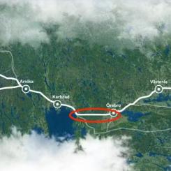 Sträckan mellan Örebro och Kristinehamn på den planerade nya järnvägen benämns Nobelbanan och är markerad i rött. Väster om Arvika mot Oslo finns två alternativa förslag till sträckning. Bild: Oslo-Sthlm 2.55