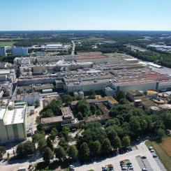 UPM Nordlands fabrik i Dörpen i delstaten Niedersachsen är Europas största pappersfabrik. Det mycket effektiva kraftvärmeverket på åttiofyra megawatt, som drivs med naturgas, är även konstruerat för att kunna drivas med vätgas – ett bränsle som bedöms få en viktig roll i Tysklands långsiktiga omställning till renare energi. Foto: UPM