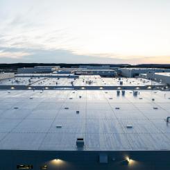 Northvolts anläggning. Lyten, en global ledare inom litium-svavelbatterier, meddelade nyligen att företaget har ingått ett bindande avtal om att förvärva Northvolts återstående tillgångar i Sverige och Tyskland. Förvärvet omfattar Northvolt Ett och Ett Expansion i Skellefteå, Northvolt Labs i Västerås samt Northvolt Drei i Heide, Tyskland. Dessutom tar Lyten över alla återstående immateriella rättigheter från Northvolt. Foto: Northvolt