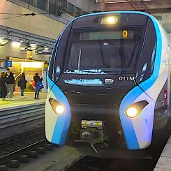 Förhoppningen är att det nya tågmaterielet ska bidra till ökad punktlighet i trafiken. Mellan 2023 och 2024 har punktligheten på linje D ökat med en procentenhet, till 87,5 procent. Foto: Alstom