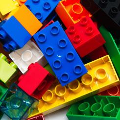 Betongföretaget anses ha dragit "otillbörlig fördel" av  leksakstillverkaren genom de många hänvisningarna till ”lego”. Bild: Ralf Roletschek/Wikimedia Commons