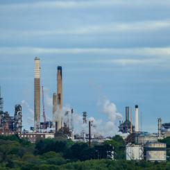 Oljeraffinaderi. Symbolbild. Foto: Creative Commons Lic. Kredit: Michaelk