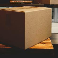 EU skärper reglerna för lågvärdespaket genom att avskaffa de minimis-gränsen 2026, samtidigt som ökande importvolymer från Kina ökar trycket på unionen att införa nya avgifter och nationella åtgärder. Foto: brandable box /unsplash