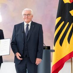 Katherina Reiche vid överlämningsceremonin tillsammans med Tysklands president, Frank-Walter Steinmeier och den nyvalde tyska kanslern Friedrich Merz. Foto: Tyska regeringen