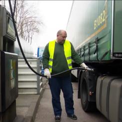 Tillfällig skattesänkning ska dämpa prischock vid tyska bensinstationer. Foto: Screenshot/ WDR