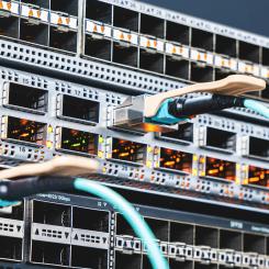 Servrar i datacenter kopplade för högkapacitetsnätverk Foto: collection-T/Unsplash