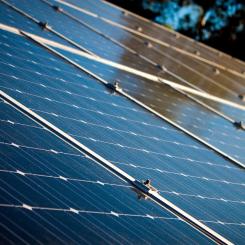 Solpaneler. Skatteincitament skapar osäkerhet för investerare. Foto: Creative Commons Lic/Pixabay/ kredit: StockSnap