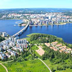 Projektet gör Jyväskylä till den fjärde finländska kommunen där kärnkraftsbaserad fjärrvärme nu utreds som ersättning för förbränningsbaserad energiproduktion.  Foto: Jyväskylä Stad / Kredit: Suomen Ilmakuva Oy